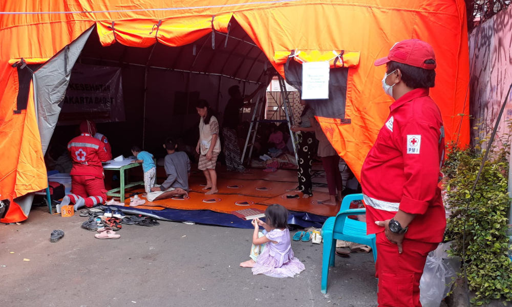 Relawan Pelayanan Kesehatan Bikin Warga Korban Kebakaran Tenang